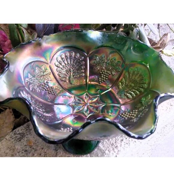 Stunning Fenton Iridescent Carnival Glass Peacock and Grapes 3-Footed Bowl - Picture 4 of 10